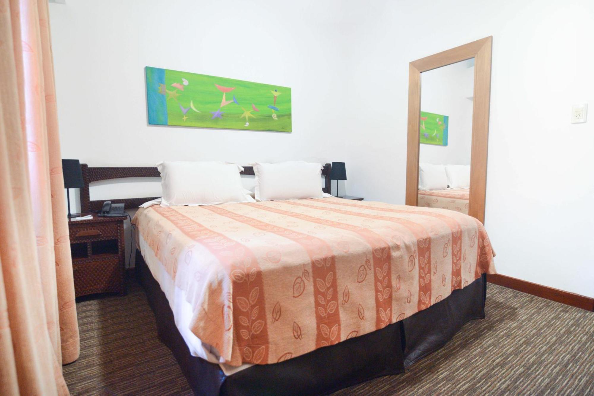 Quarto com Cama de Casal ou 2 de Solteiro