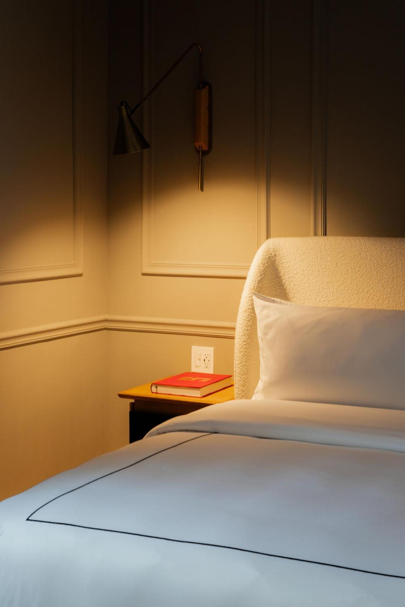 Deluxe Single Bed