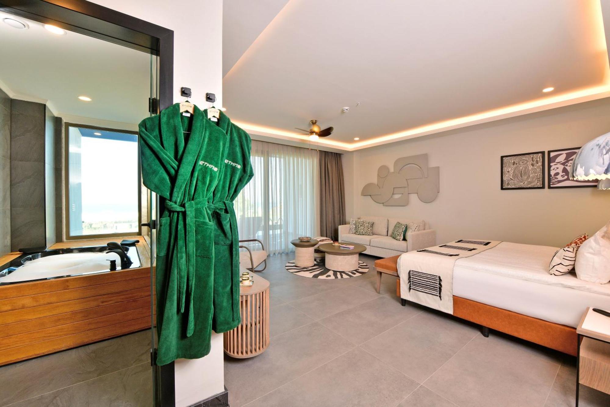 Superior Jacuzzi Room Sea View,1616544185:JPEG