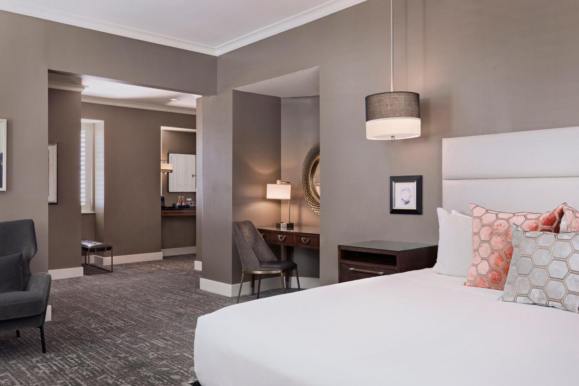 Corner King Room