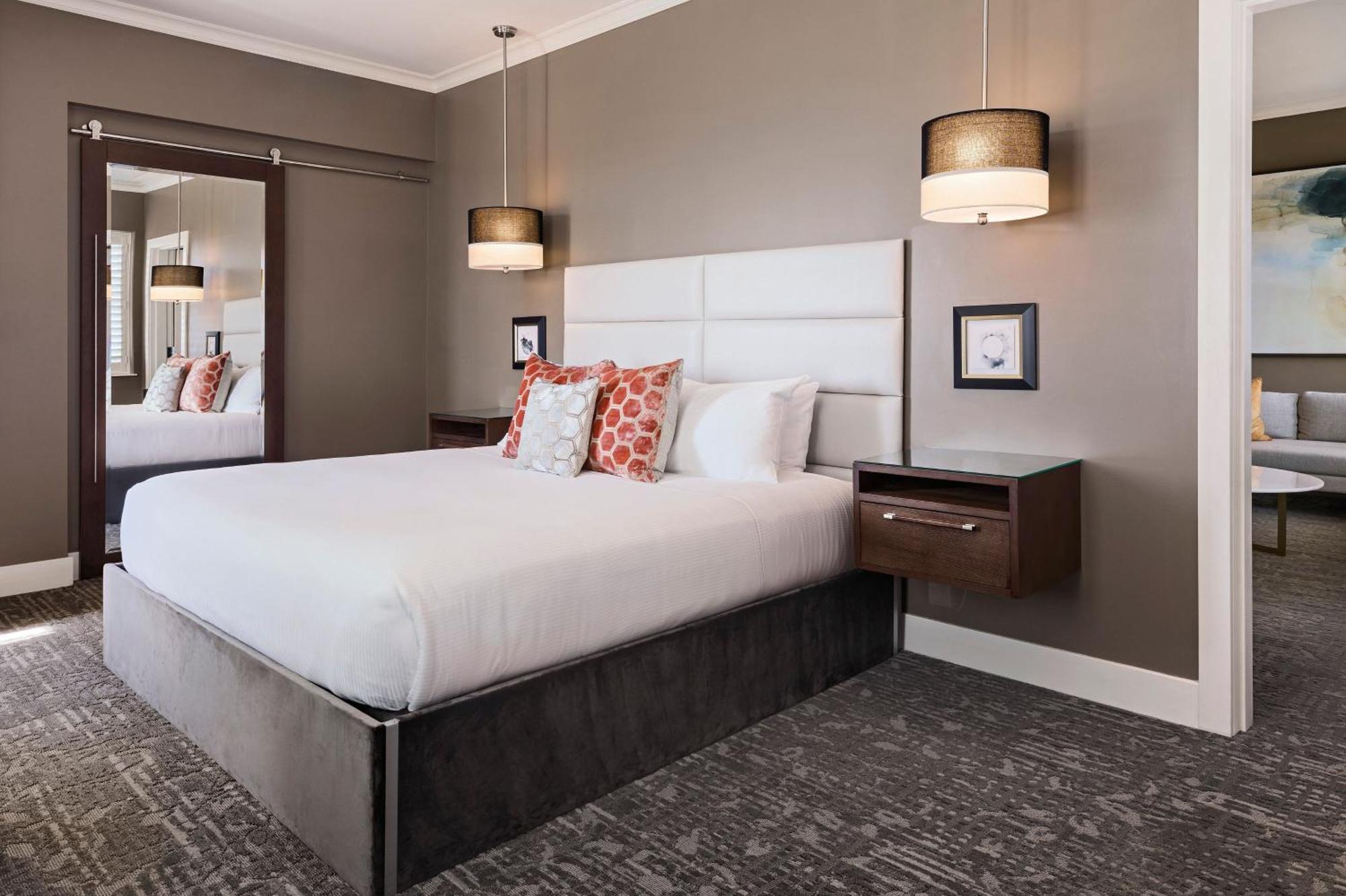Ambassador Suite Suite 1 King