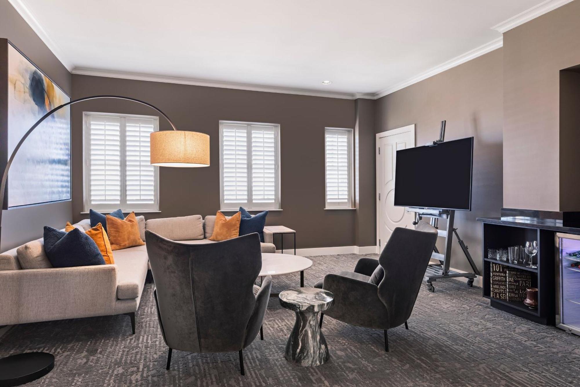 Ambassador Suite Suite 1 King