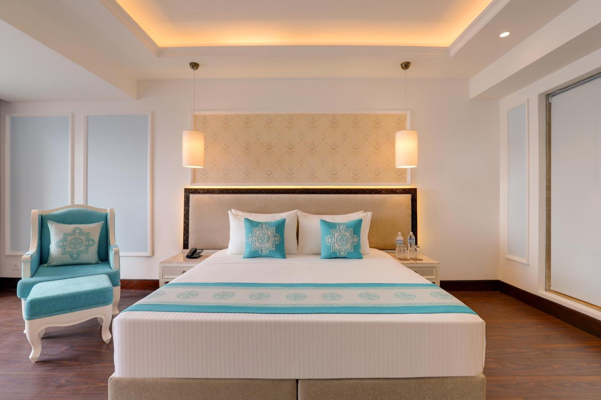 Executive King Room Complimentary two way airport transfer using Hotel SUV high speed internet,1619368556:JPEG