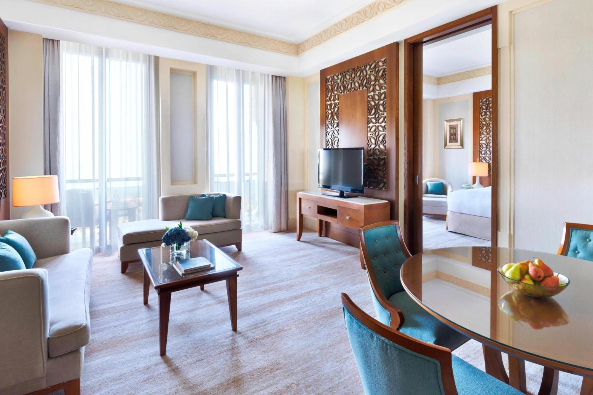 Executive Suite Mountain 1 Bedroom Suite 1 King Balcony,1622873243:JPEG