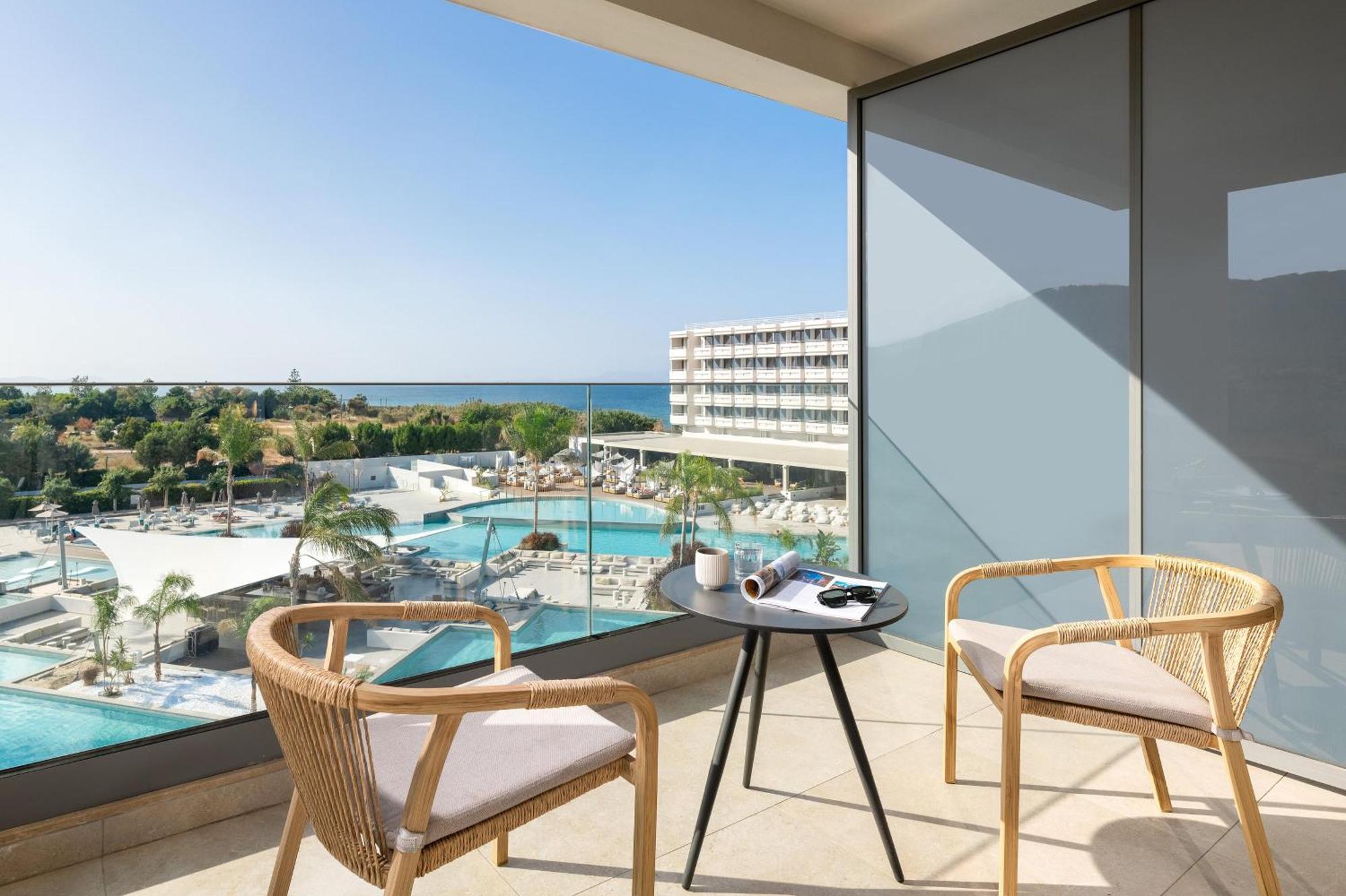Executive Junior Suite Pool View,1623645726:JPEG