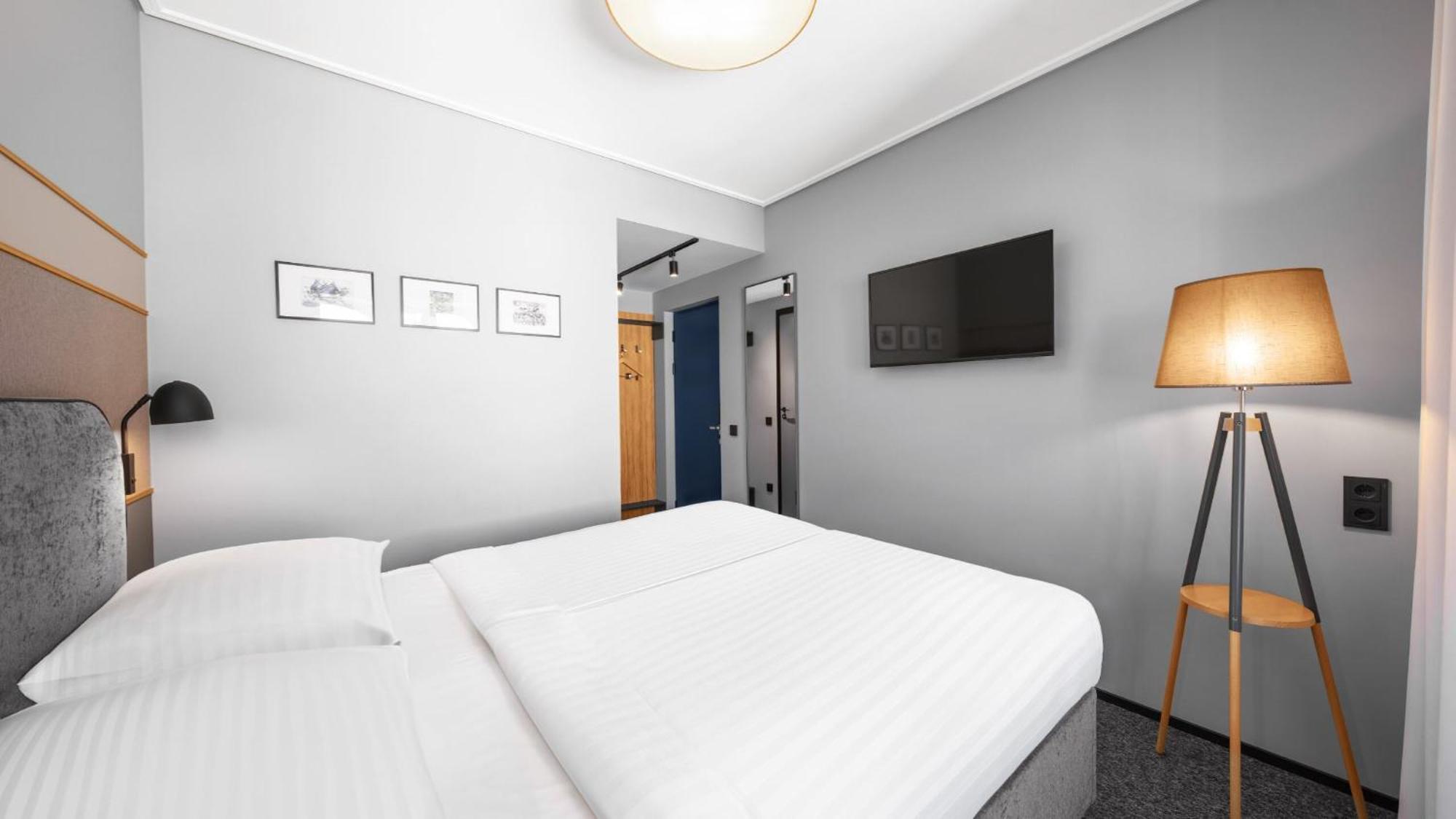 Small Double Room,1623736830:JPEG