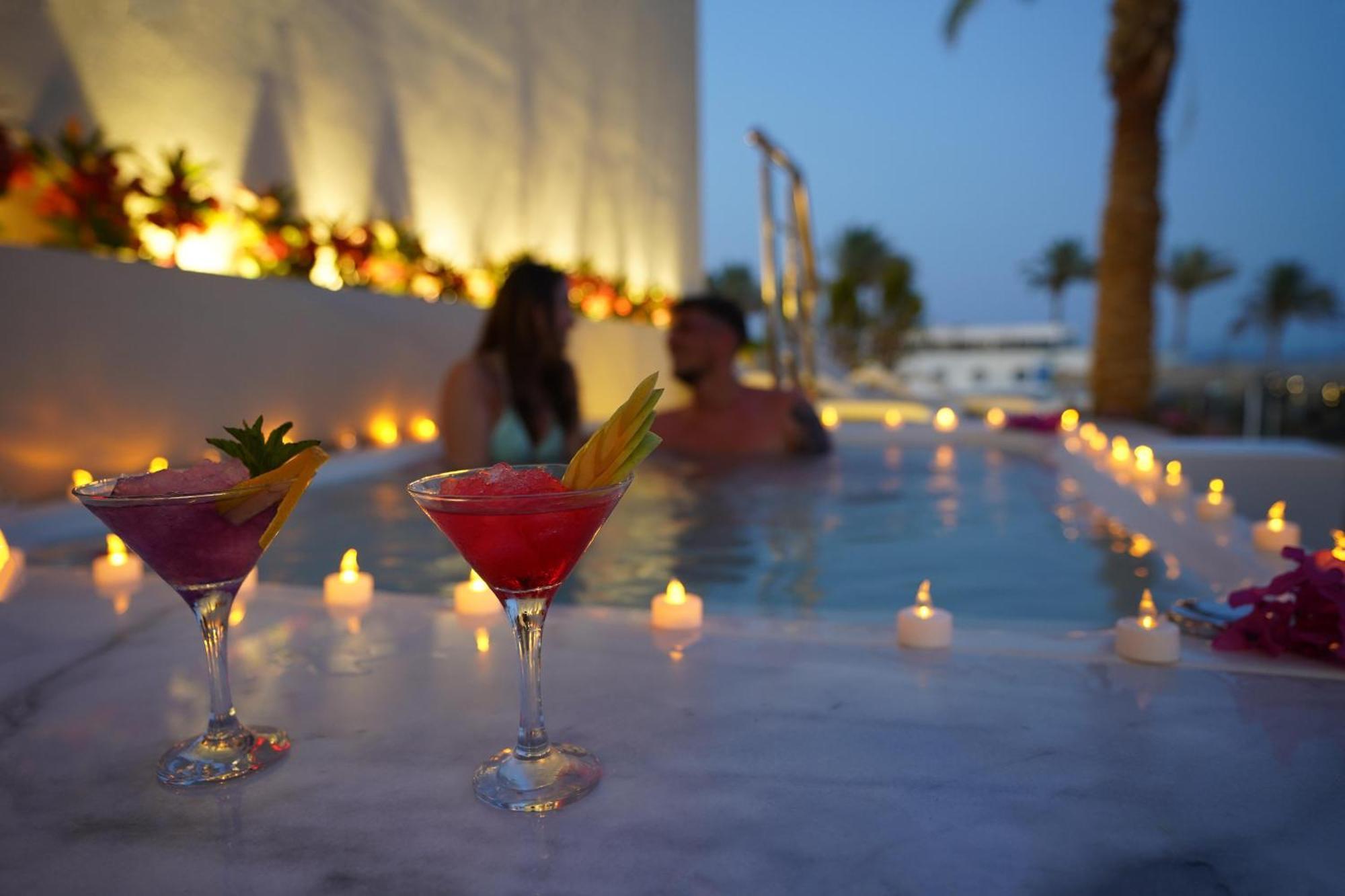 Honeymoon Room,1627982893:JPEG