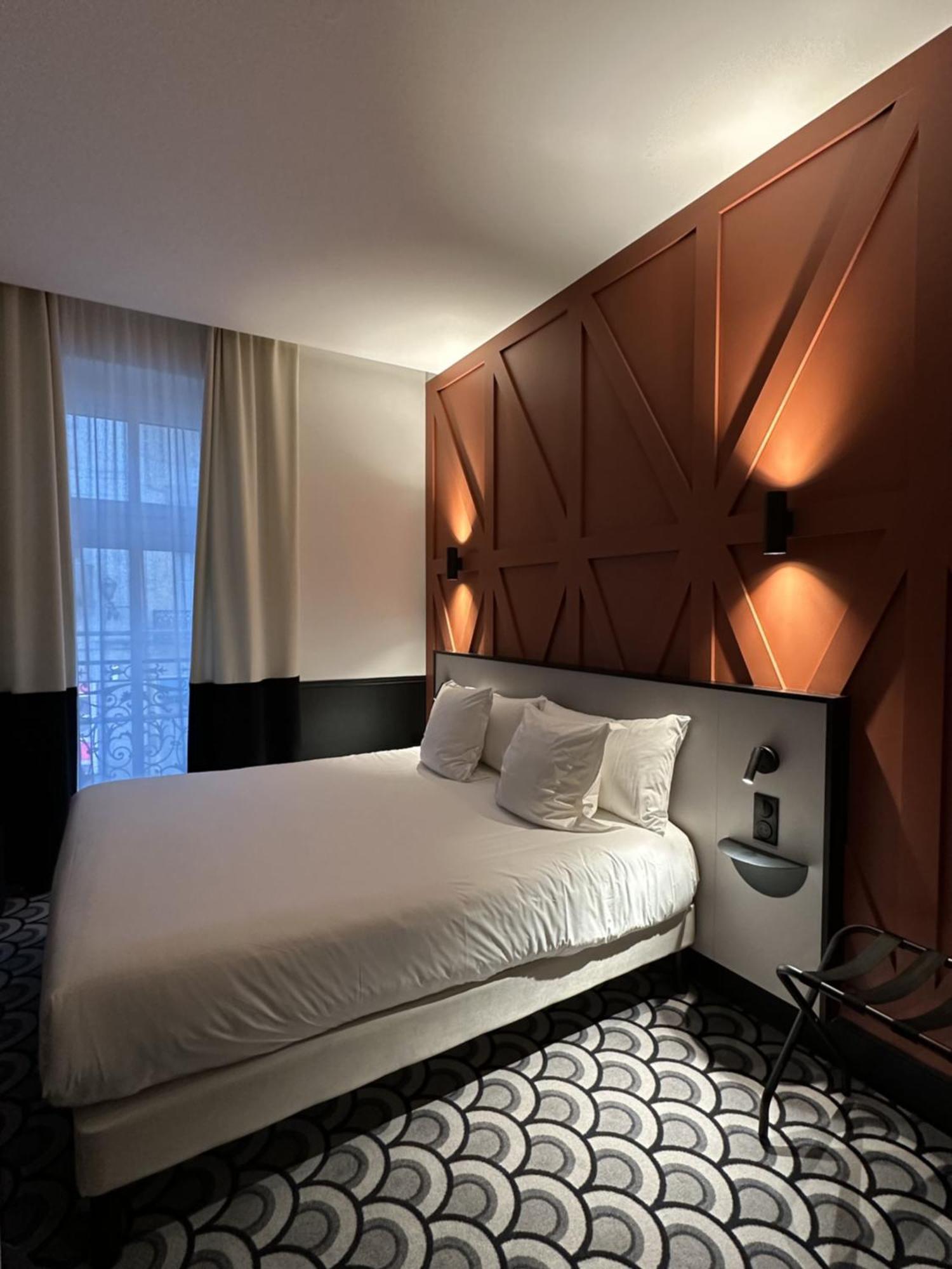 Deluxe Room,1635244711:JPEG