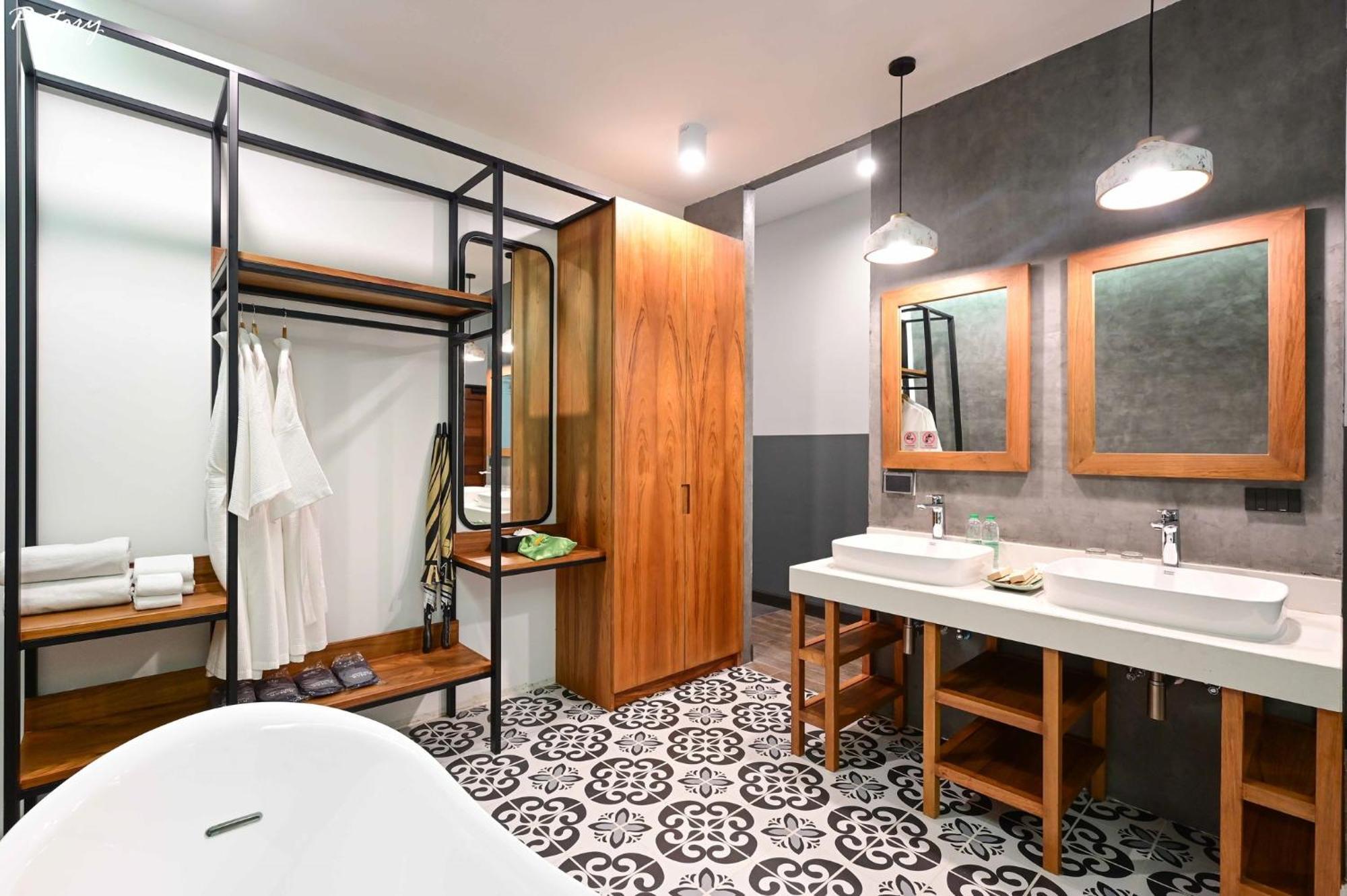 Premier Deluxe Suite Balcony