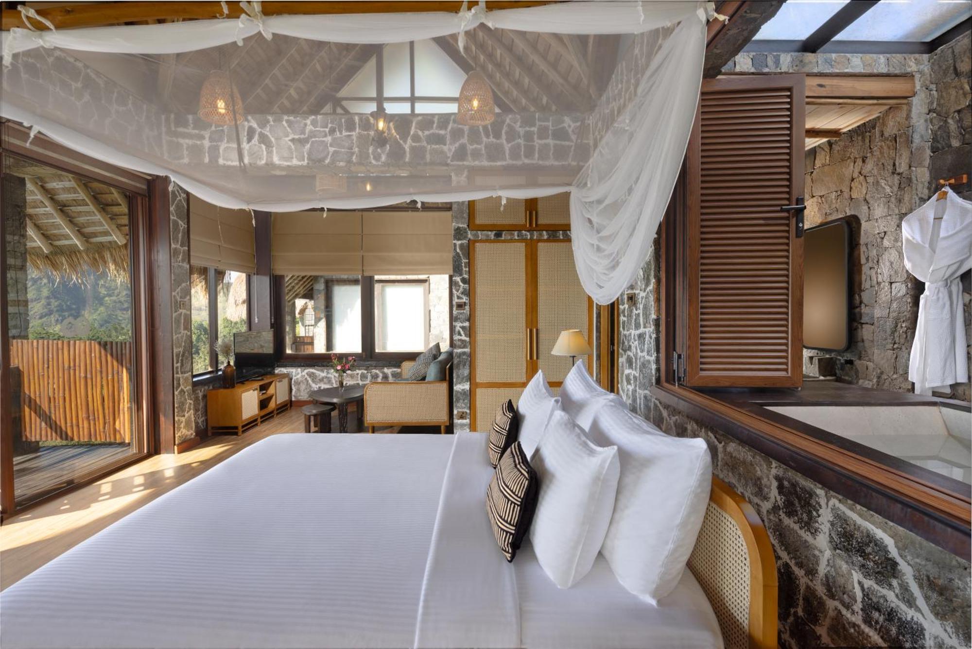 Honeymoon Deluxe Bathtub