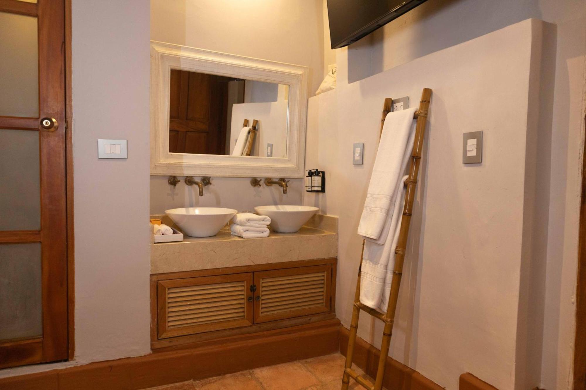 2 Bedroom Suite 1 King 1 Queen,1658073309:JPEG