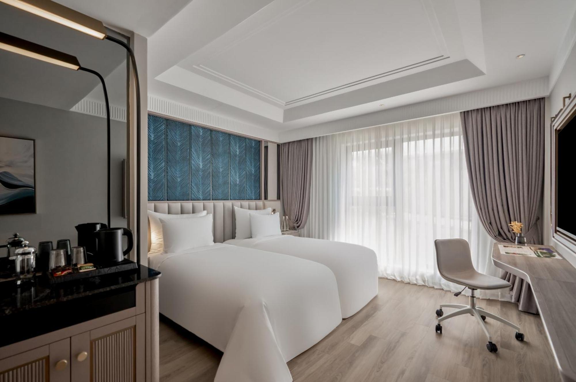Deluxe Room,1659685031:JPEG