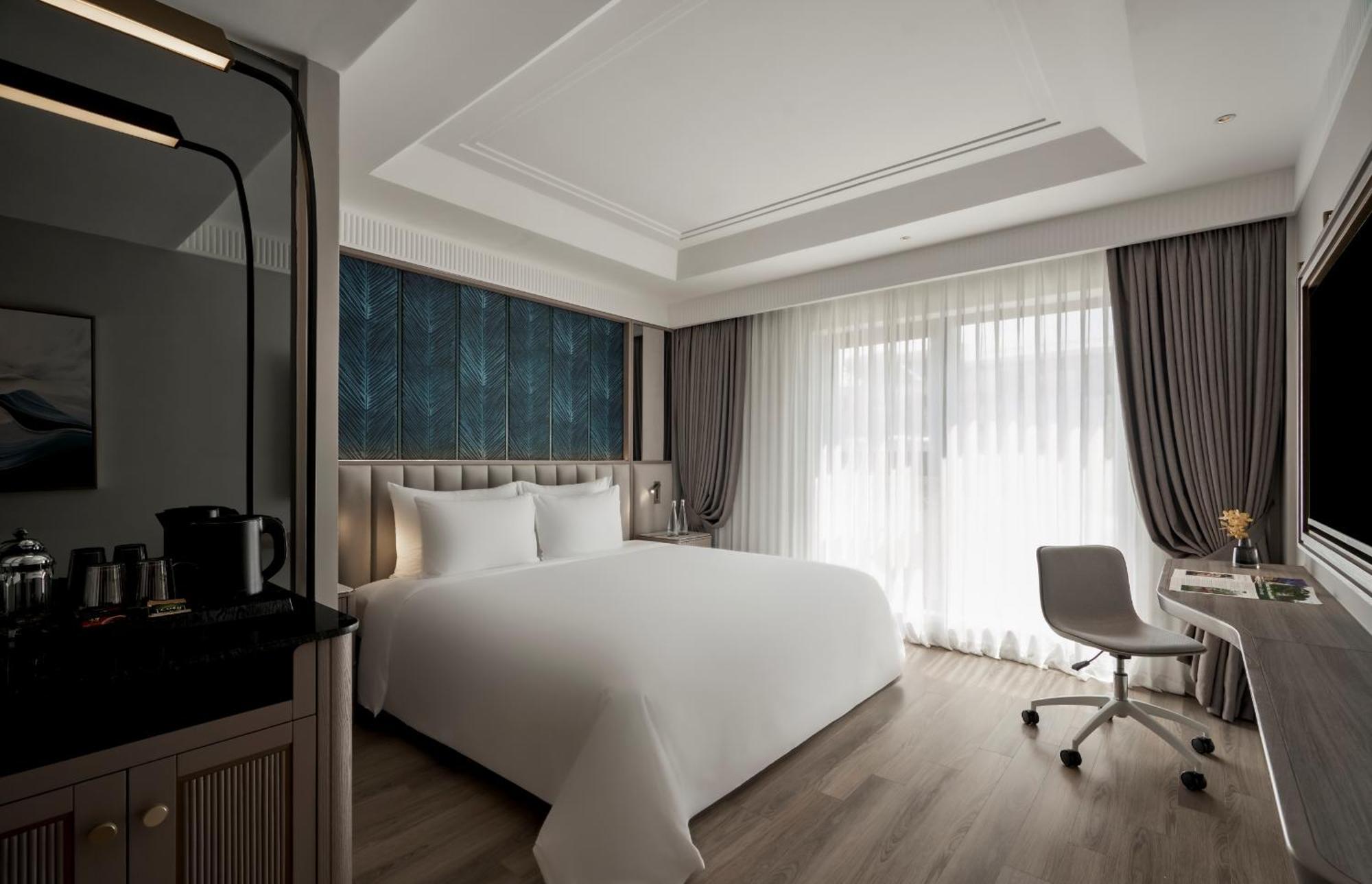 Deluxe Room,1659685026:JPEG