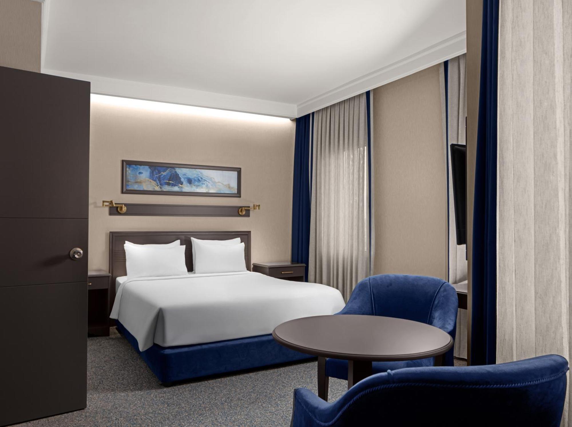 Connecting Family Suite,1553468617:JPEG
