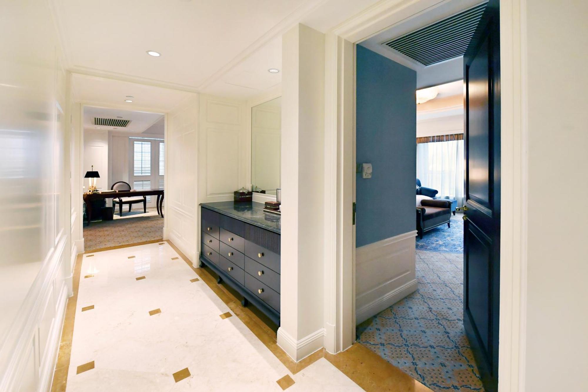 Executive Suite,1666651439:JPEG