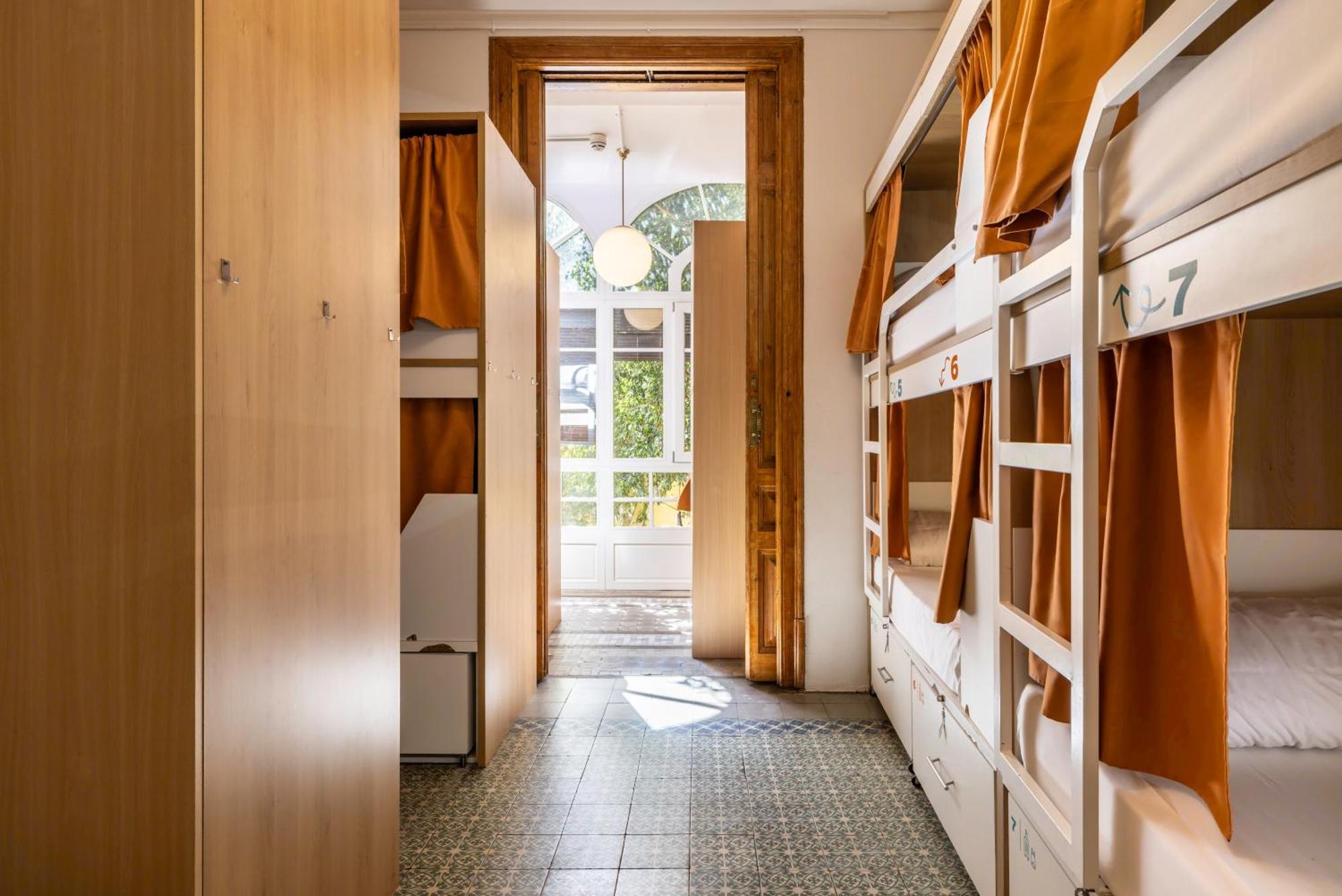 Bed in Gemengde Slaapzaal met 12 Bedden - Gedeelde Badkamer