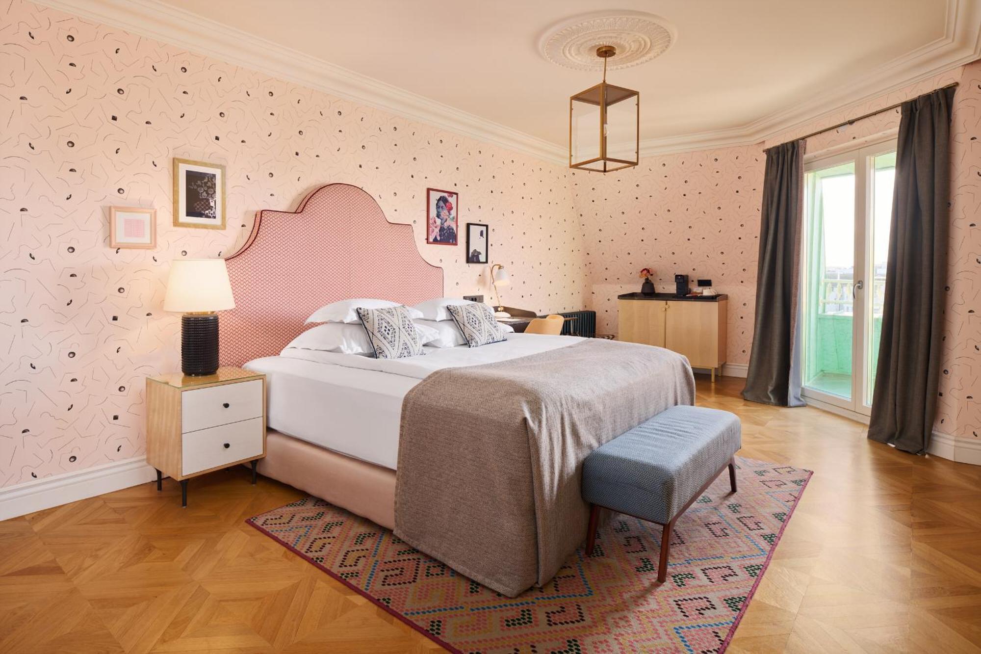 Habitación Superior - Vistas a la ciudad y balcón