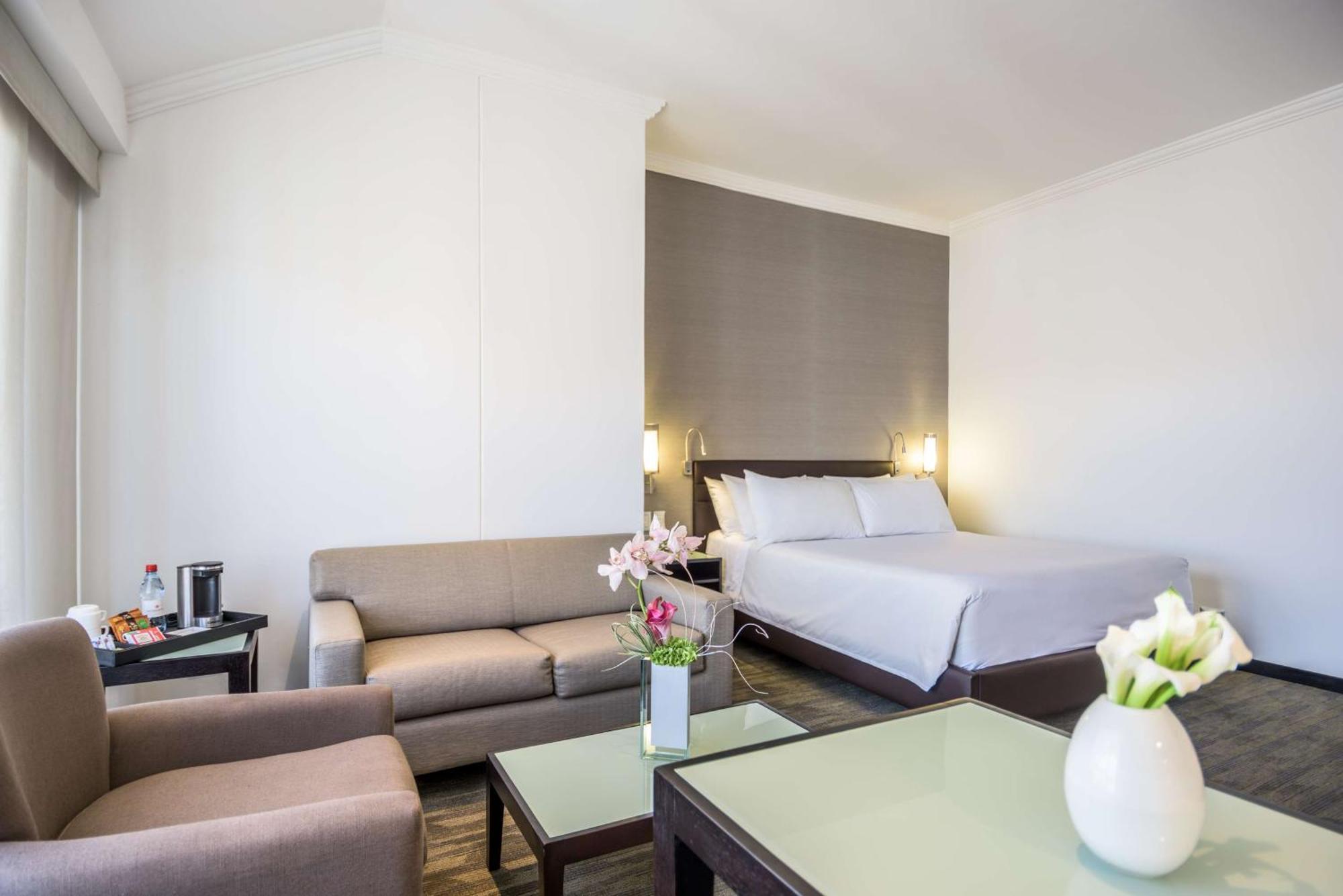 Quarto Premium XL com Cama de Casal ou 2 de Solteiro e Cama Extra