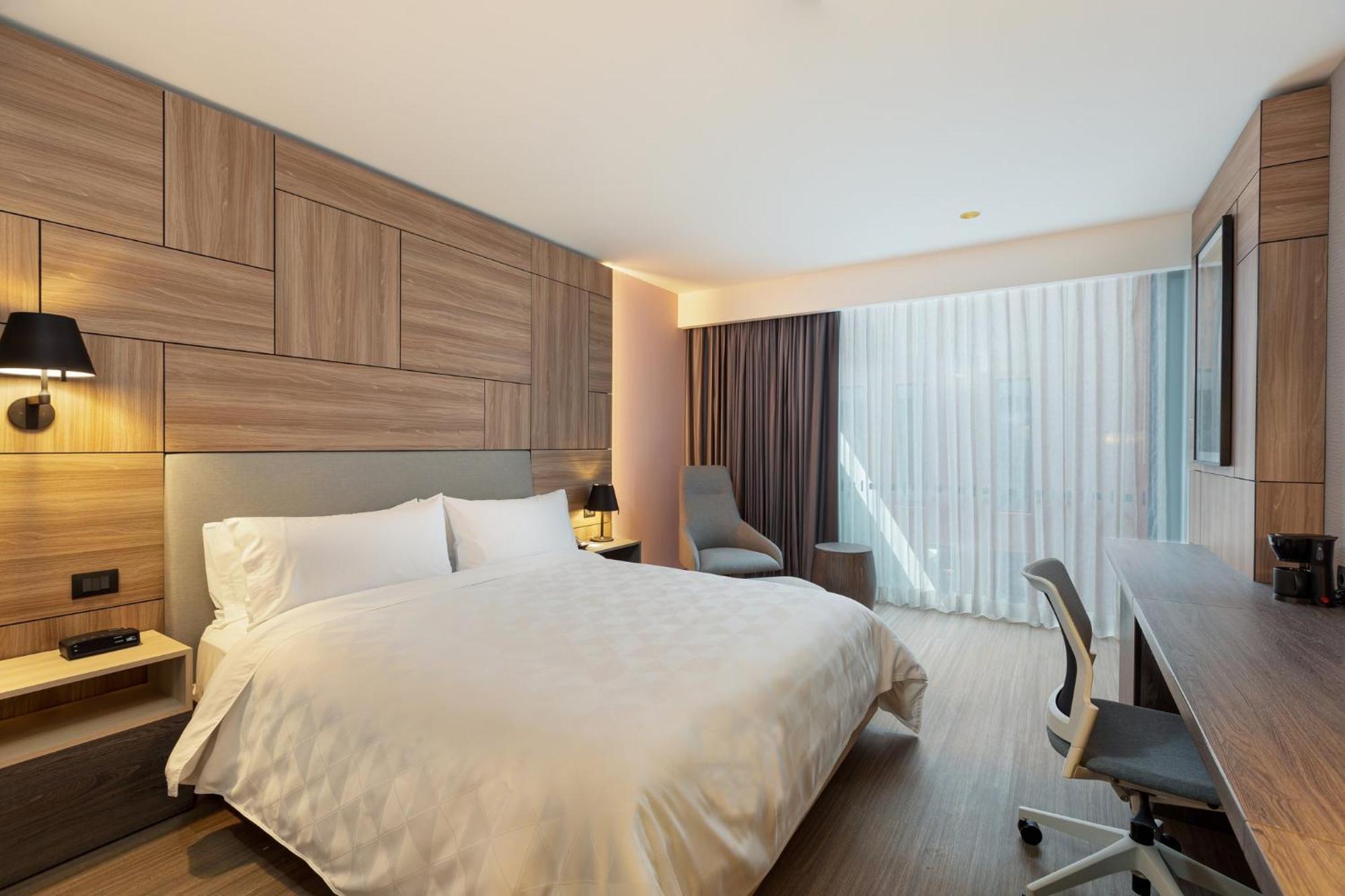 Standard King Room,1360980191:JPEG