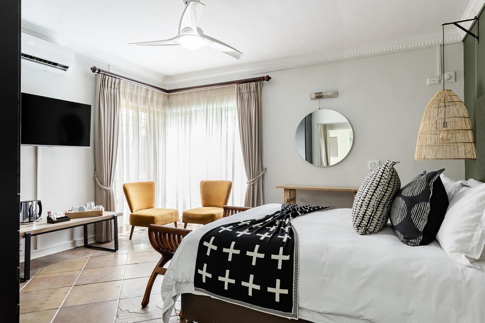 Luxury Queen Room,1706816140:JPEG