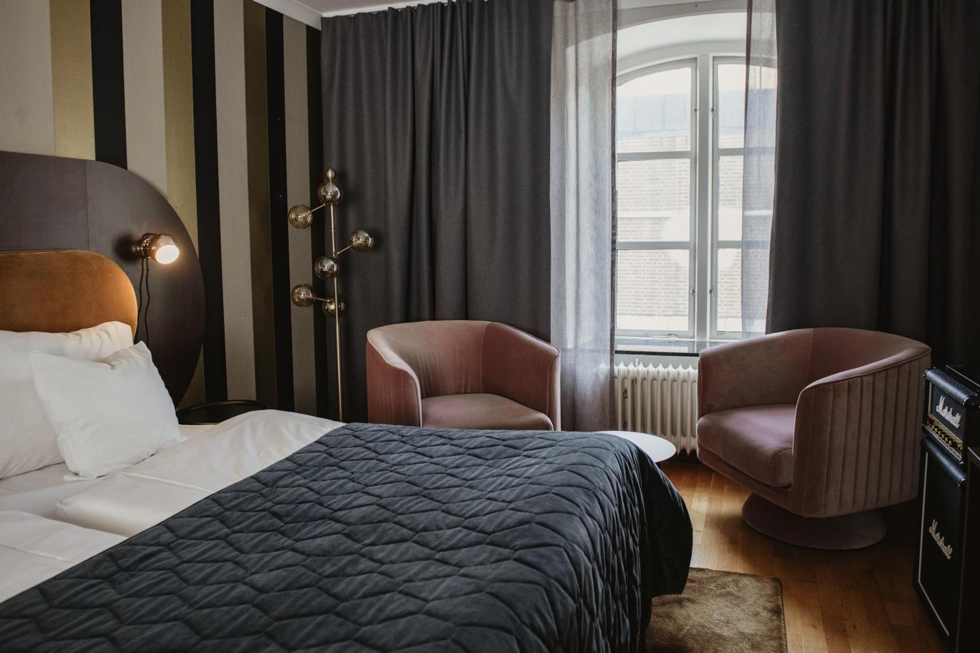 Superior Double or Twin Room,1587496697:JPEG