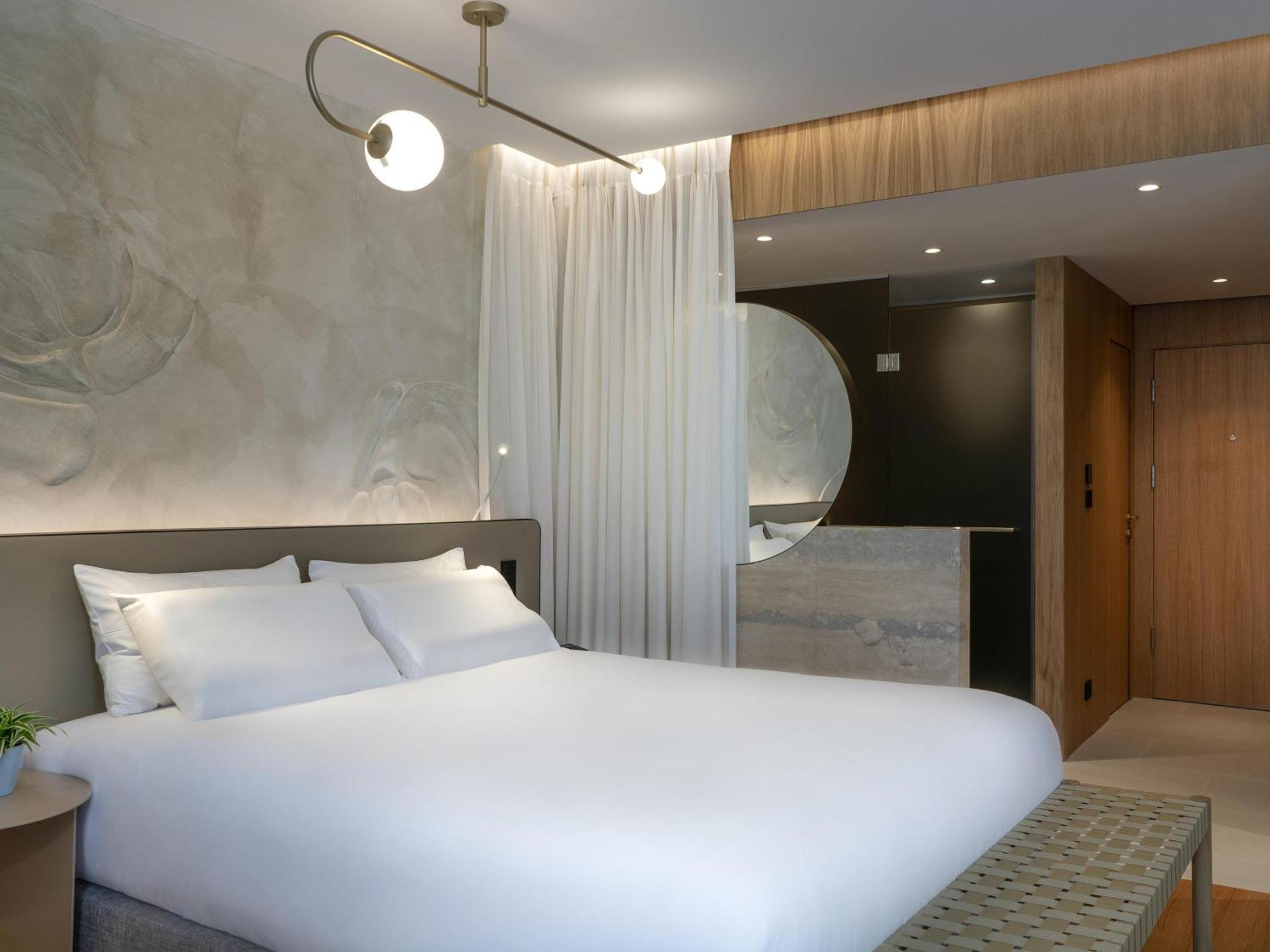 Deluxe King Room with Balcony,1716996091:JPEG