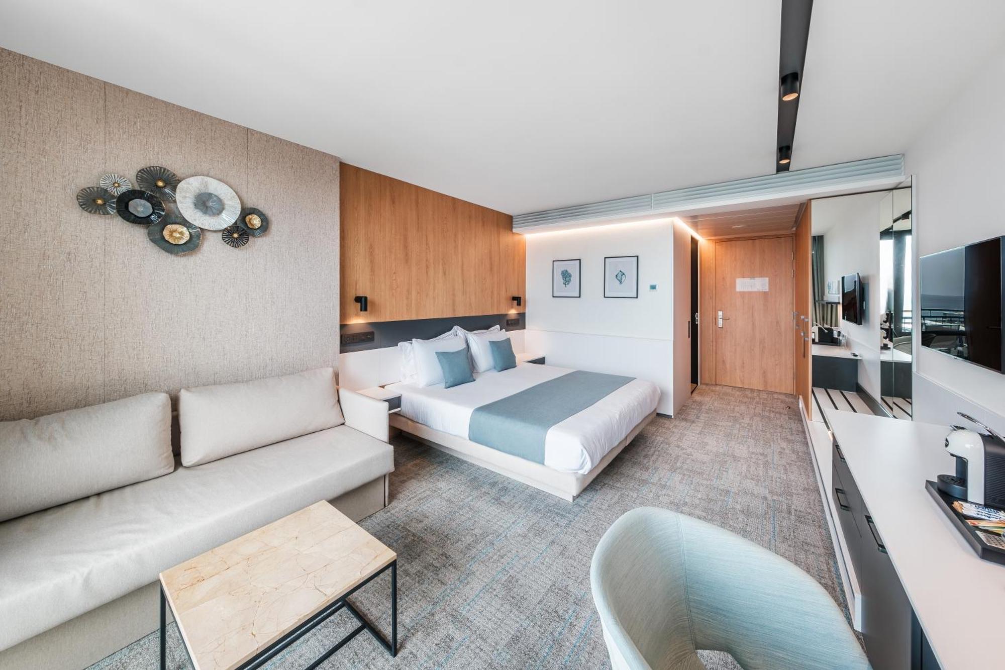 Deluxe Triple Room,1731753751:JPEG
