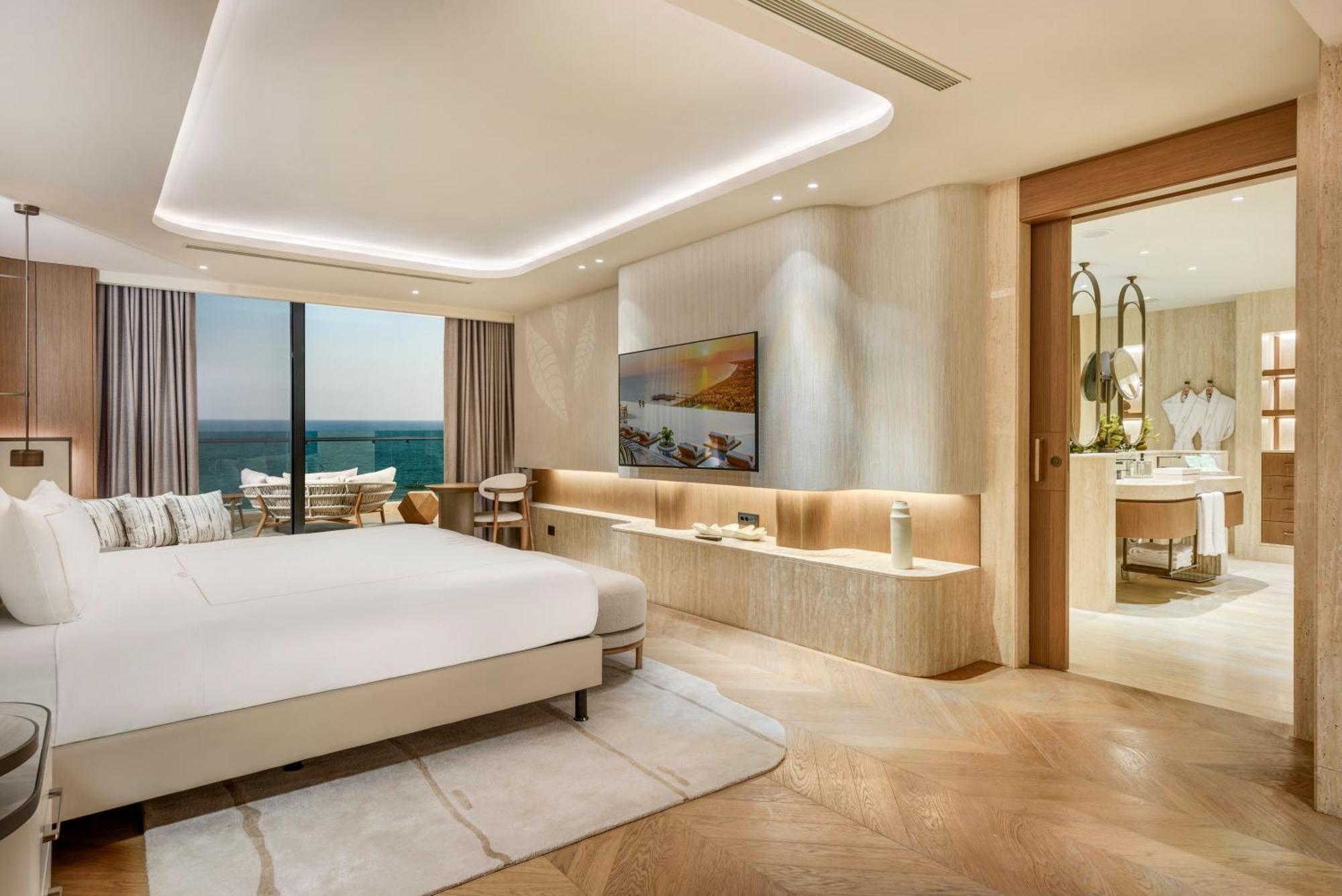 Crown Horizon Suite,1740440958:JPEG