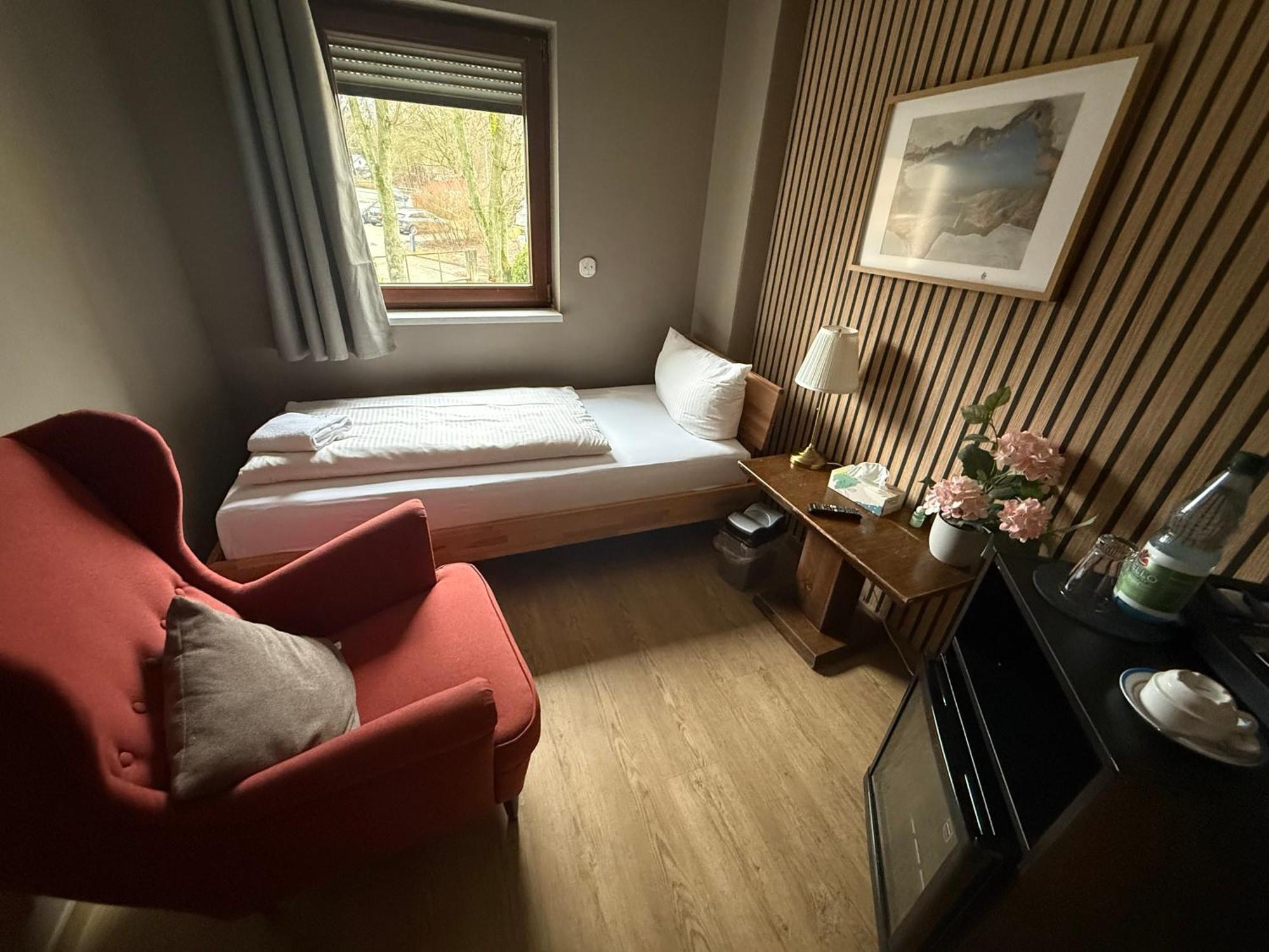 Basic Single Room,1746936447:JPEG