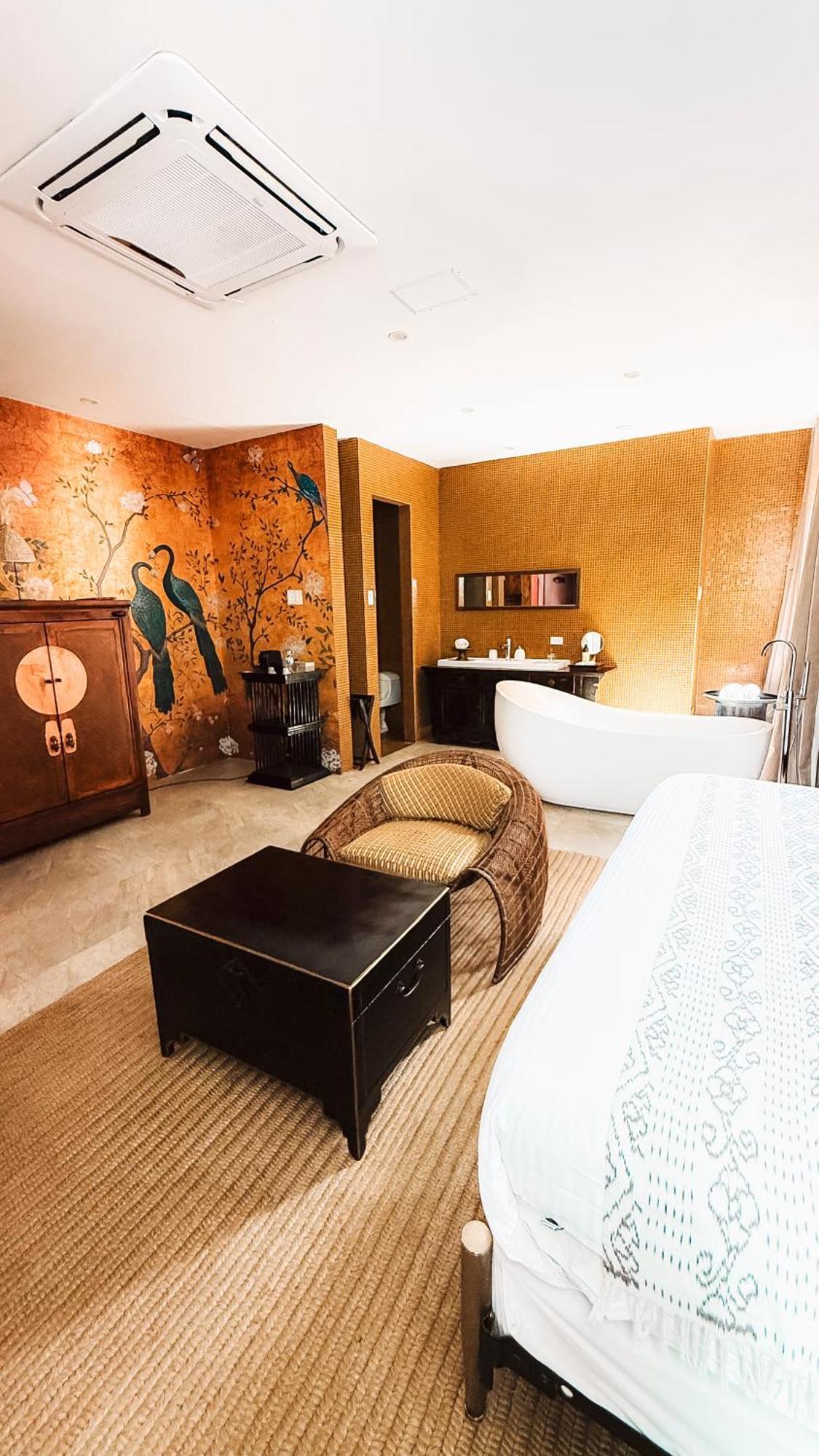 Deluxe Room,1756448269:JPEG