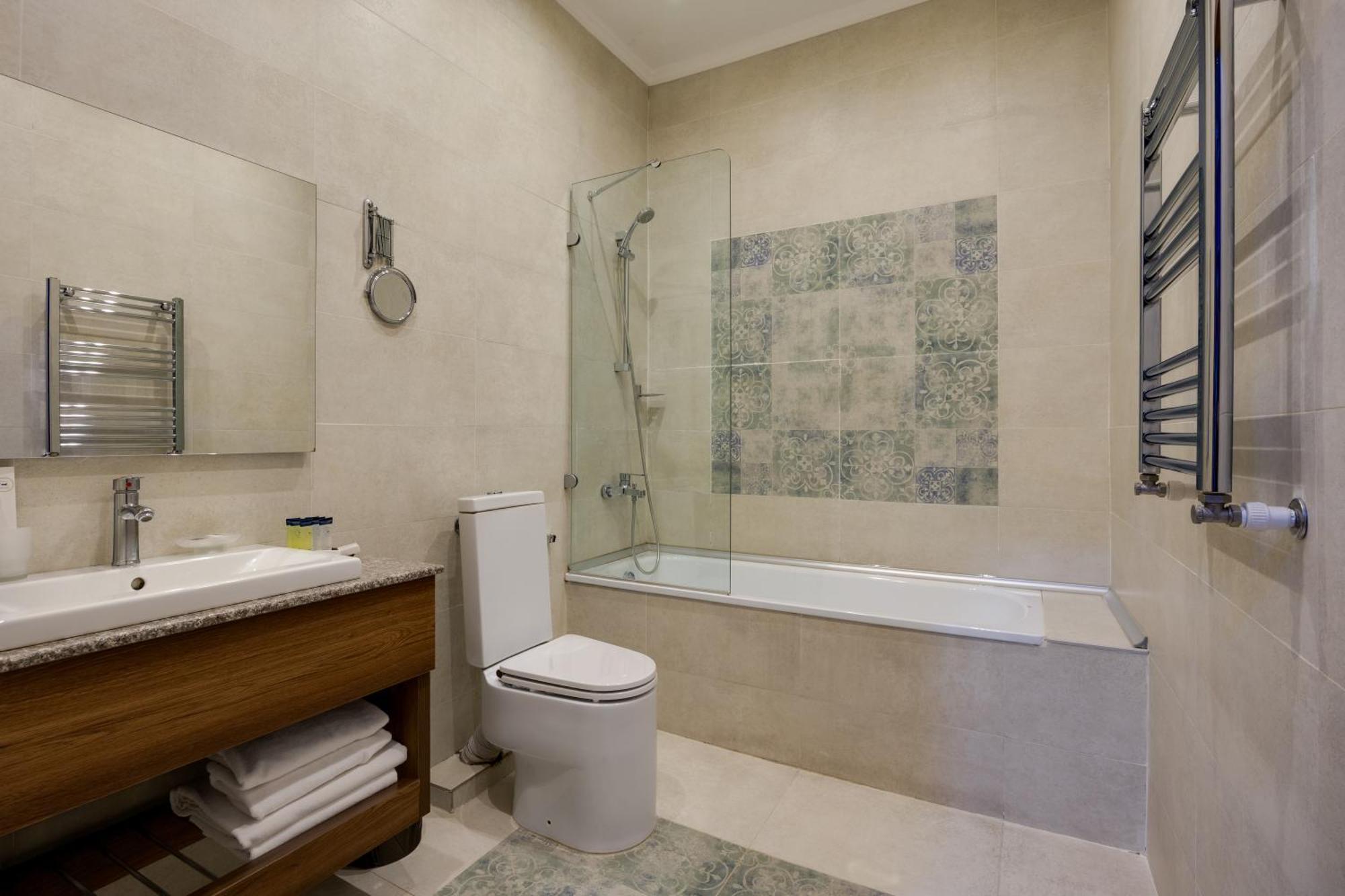 Triple Room,1758396774:JPEG