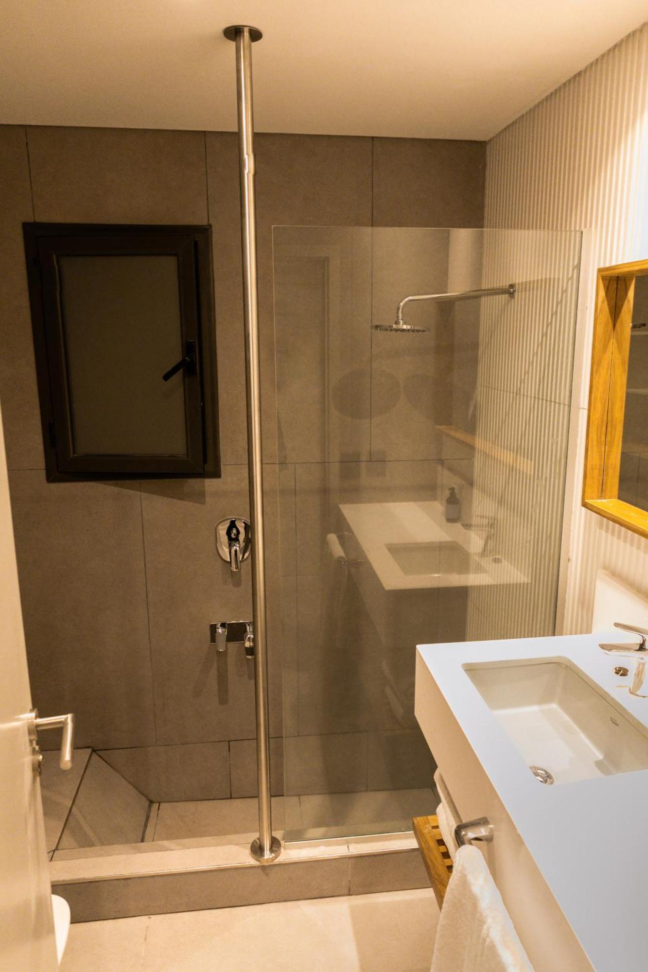 Double Room,1765320176:JPEG