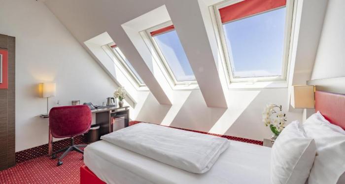 Standard Single Room,1765723080:JPEG