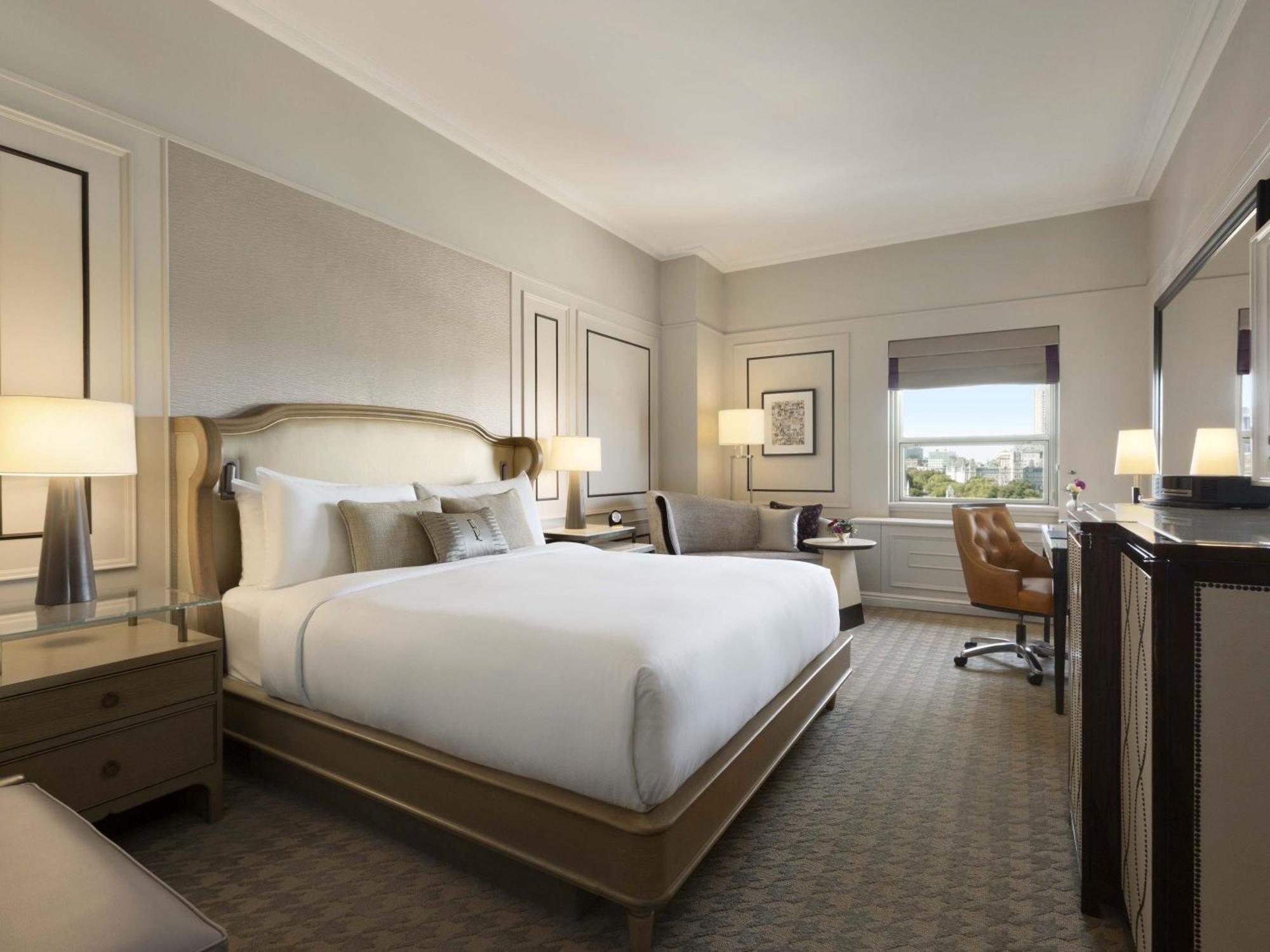 Fairmont Gold Double Room Two Double Beds City View