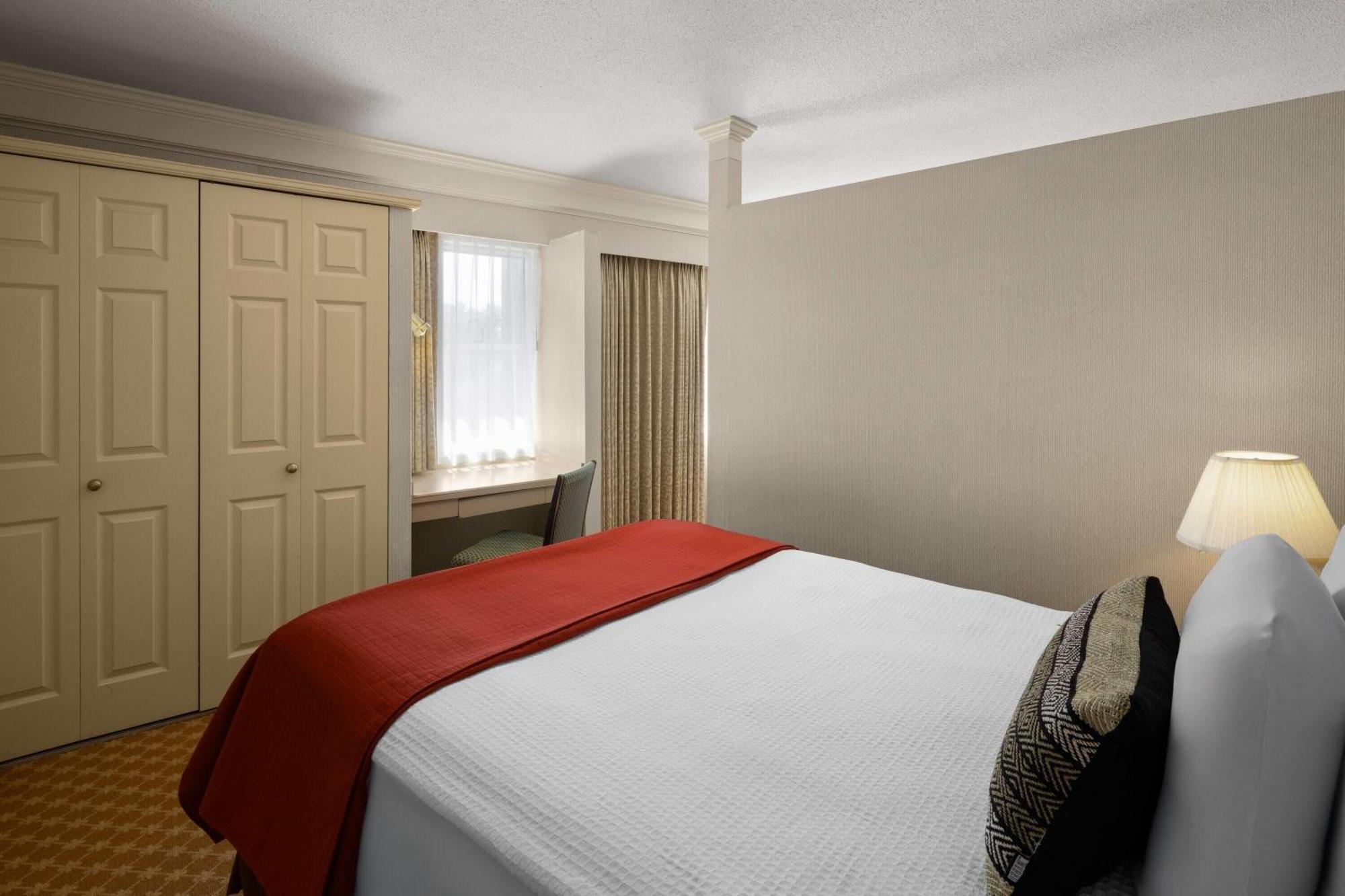 Queen Studio Suite Non-Smoking