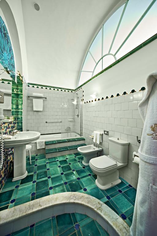 Suite com Tecto com Frescos e Vista Mar