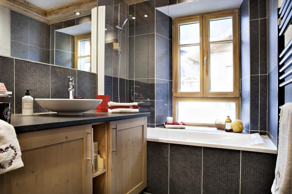 One-Bedroom Apartment Spa Access,698849709:JPEG
