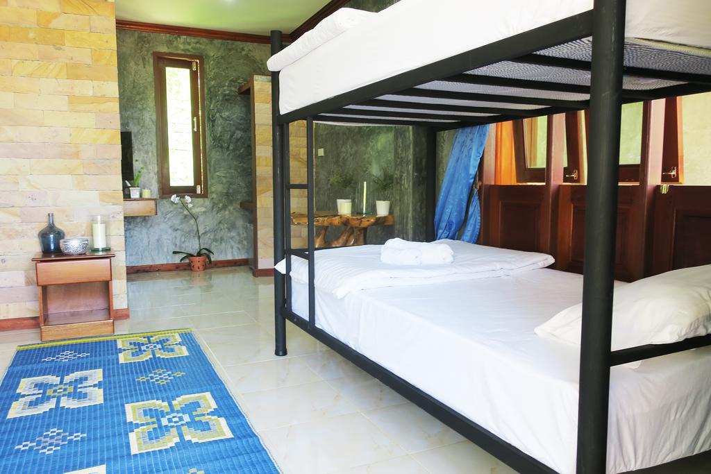 Bed 6-Bed Mixed Dormitory Room,974767681:JPEG