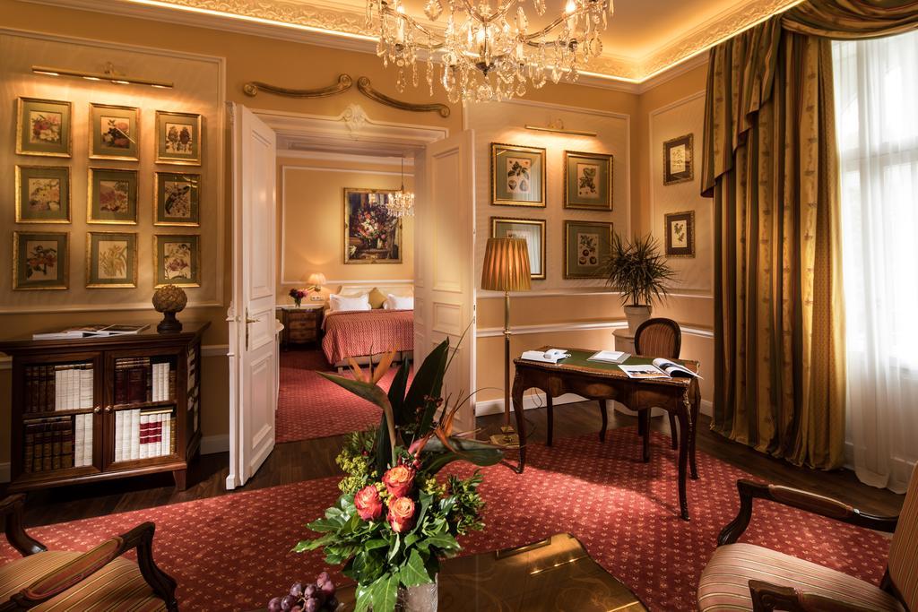 Luxury Suite,415481994:JPEG