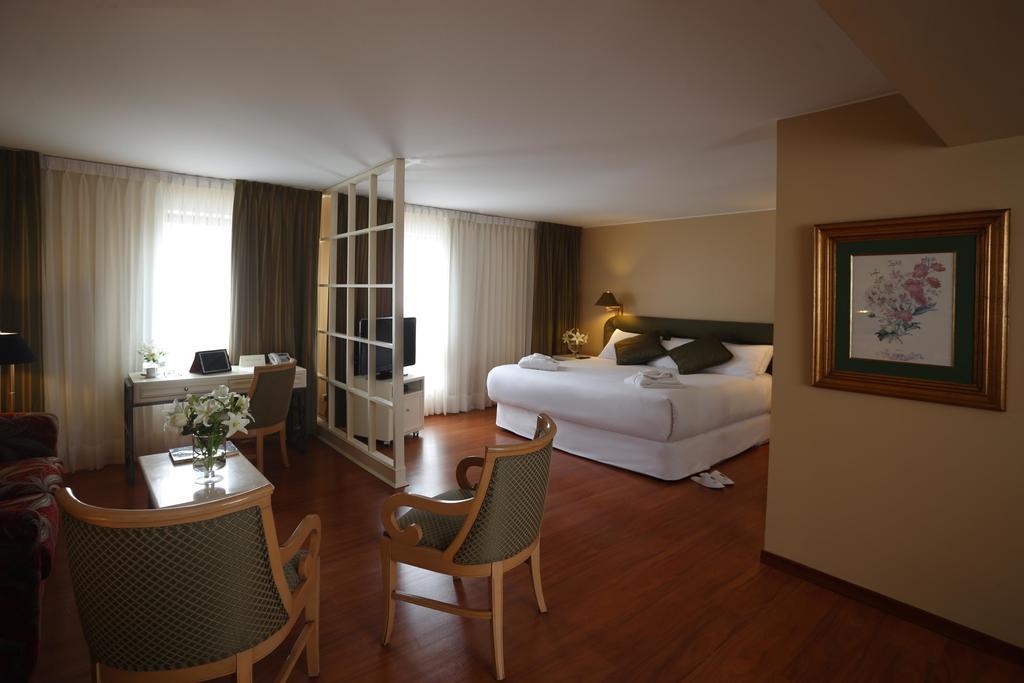 Executive Suite,1592885897:JPEG