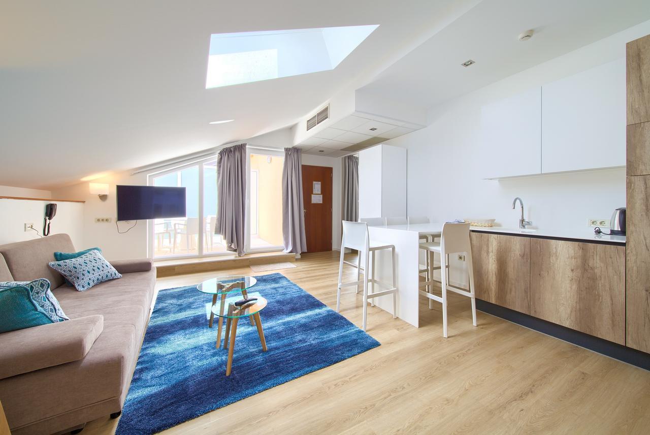 Suite Sea View Attic,658292664:JPEG