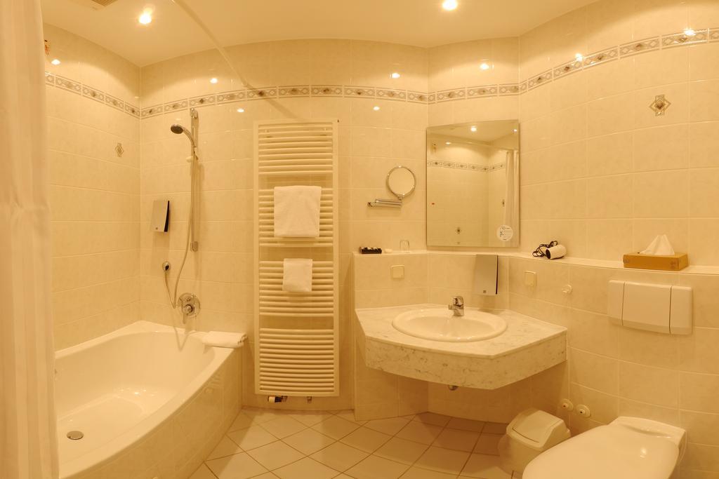 Standard Double Room,685214550:JPEG