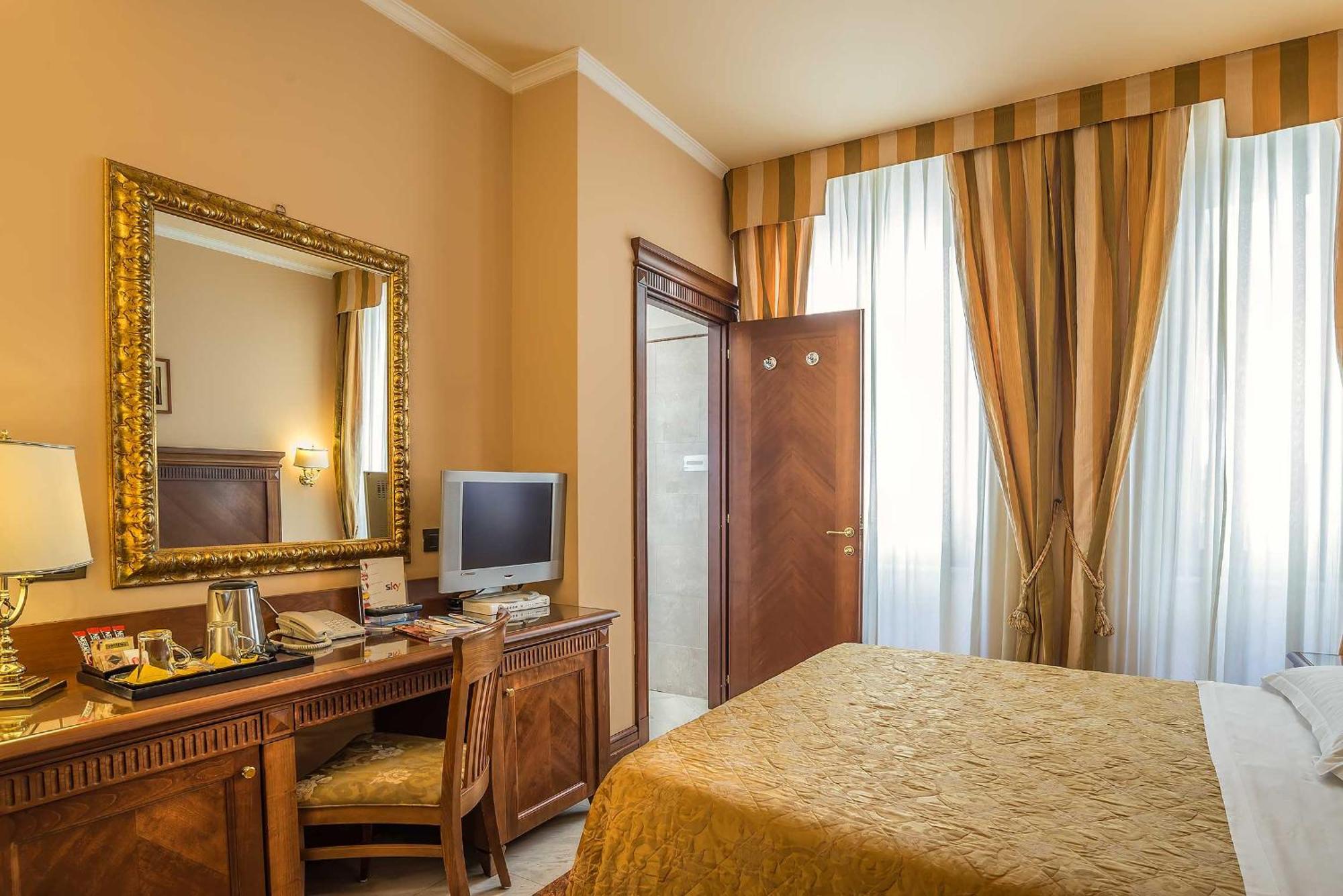 Habitación con cama grande