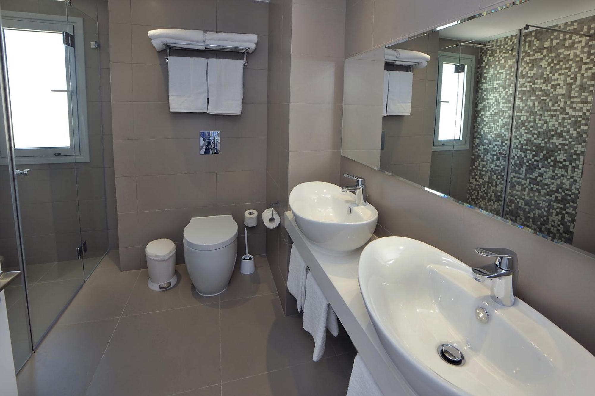 Suite Familiar (2 adultos + 2 niños)