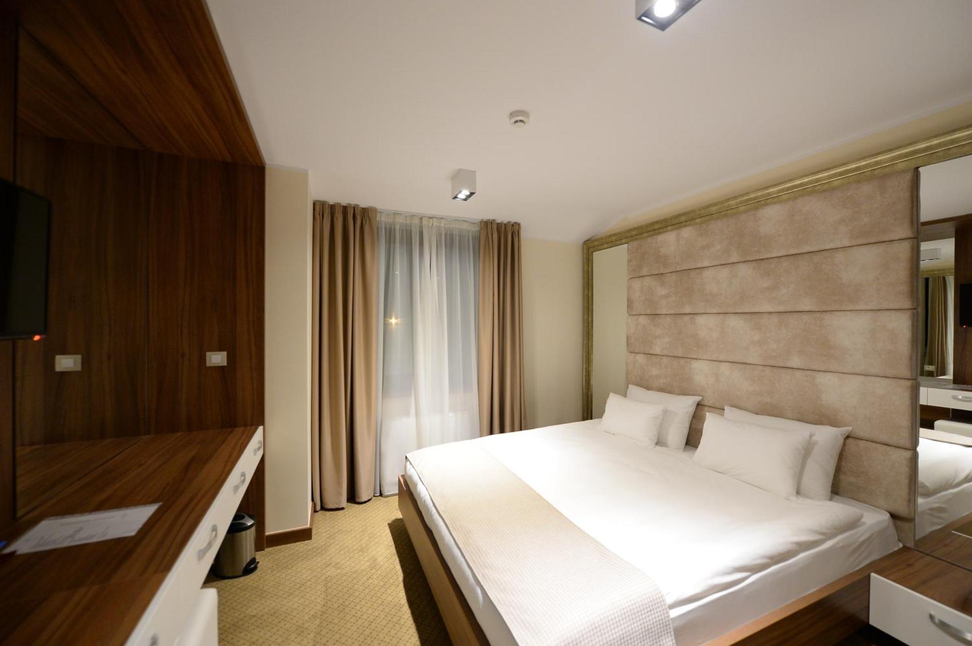 Double Room,113331630:JPEG
