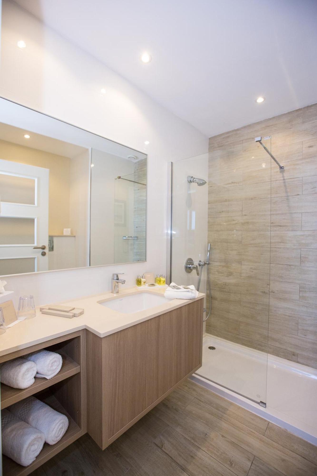 Standard Double or Twin Room,1106927730:JPEG