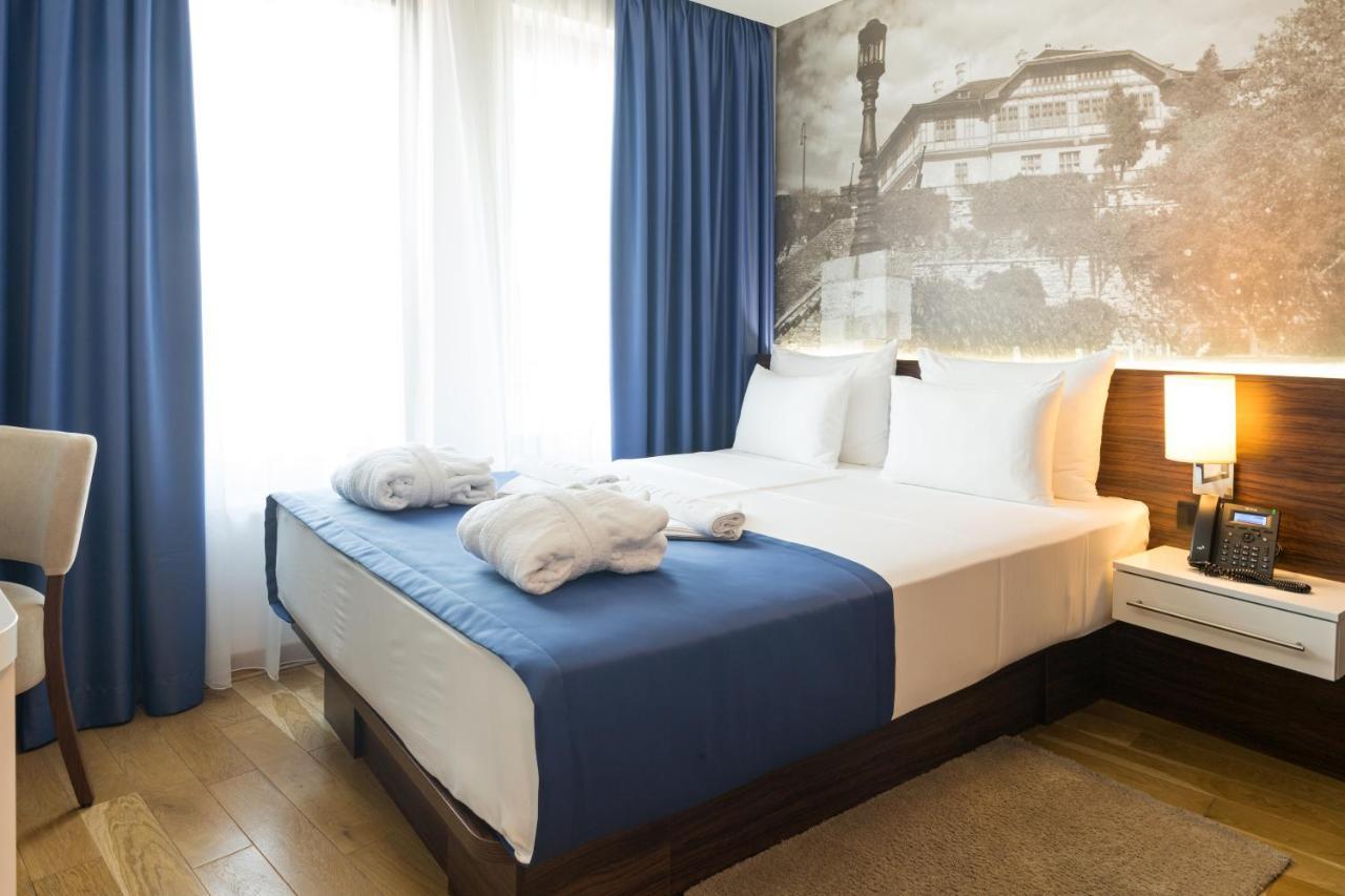Queen Room,1223683528:JPEG
