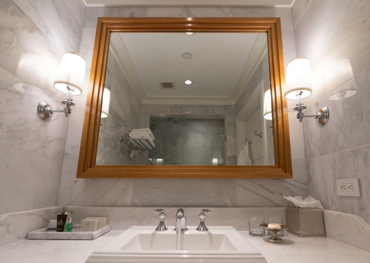 Deluxe King Suite,1193680492:JPEG