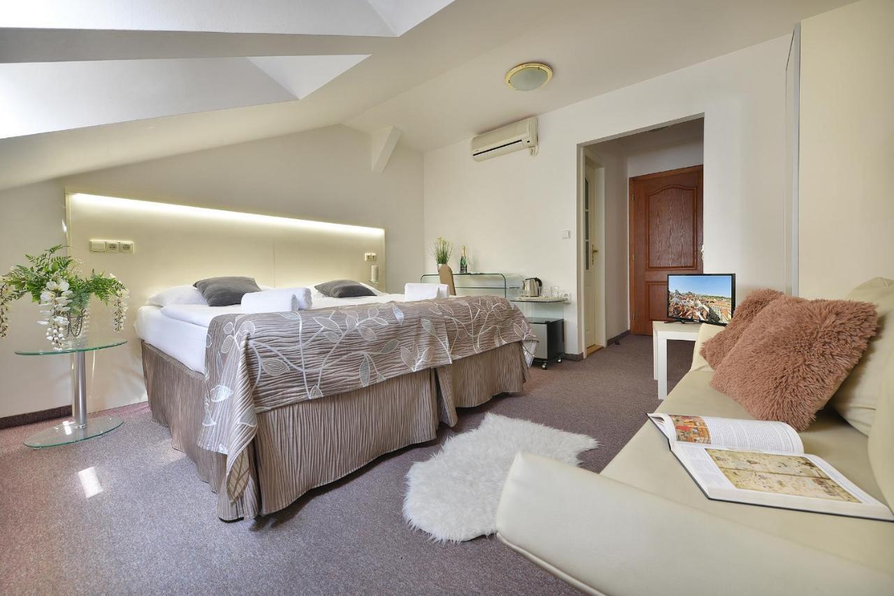 Triple Room,1216410781:JPEG