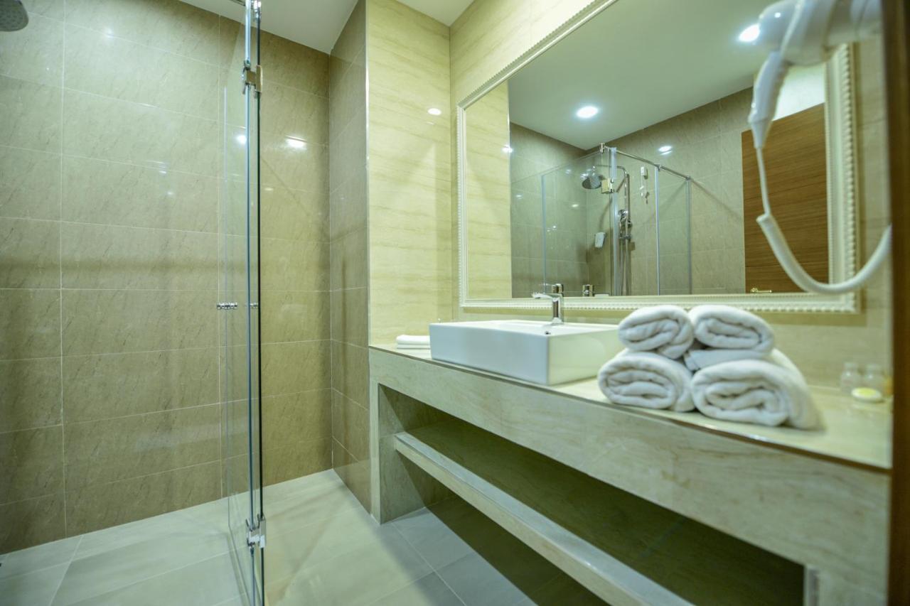 Executive Suite,957895192:JPEG